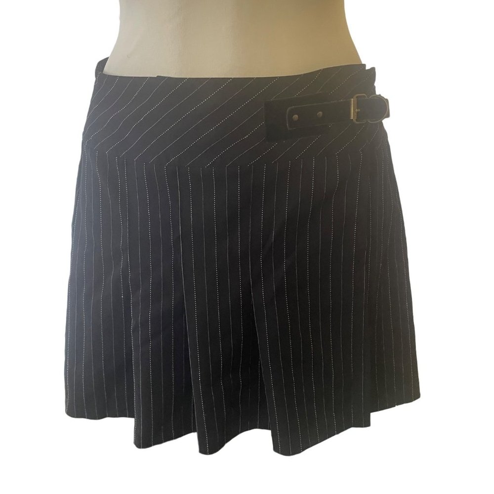 Black striped pleated mini skirt buckle closure academia preppy